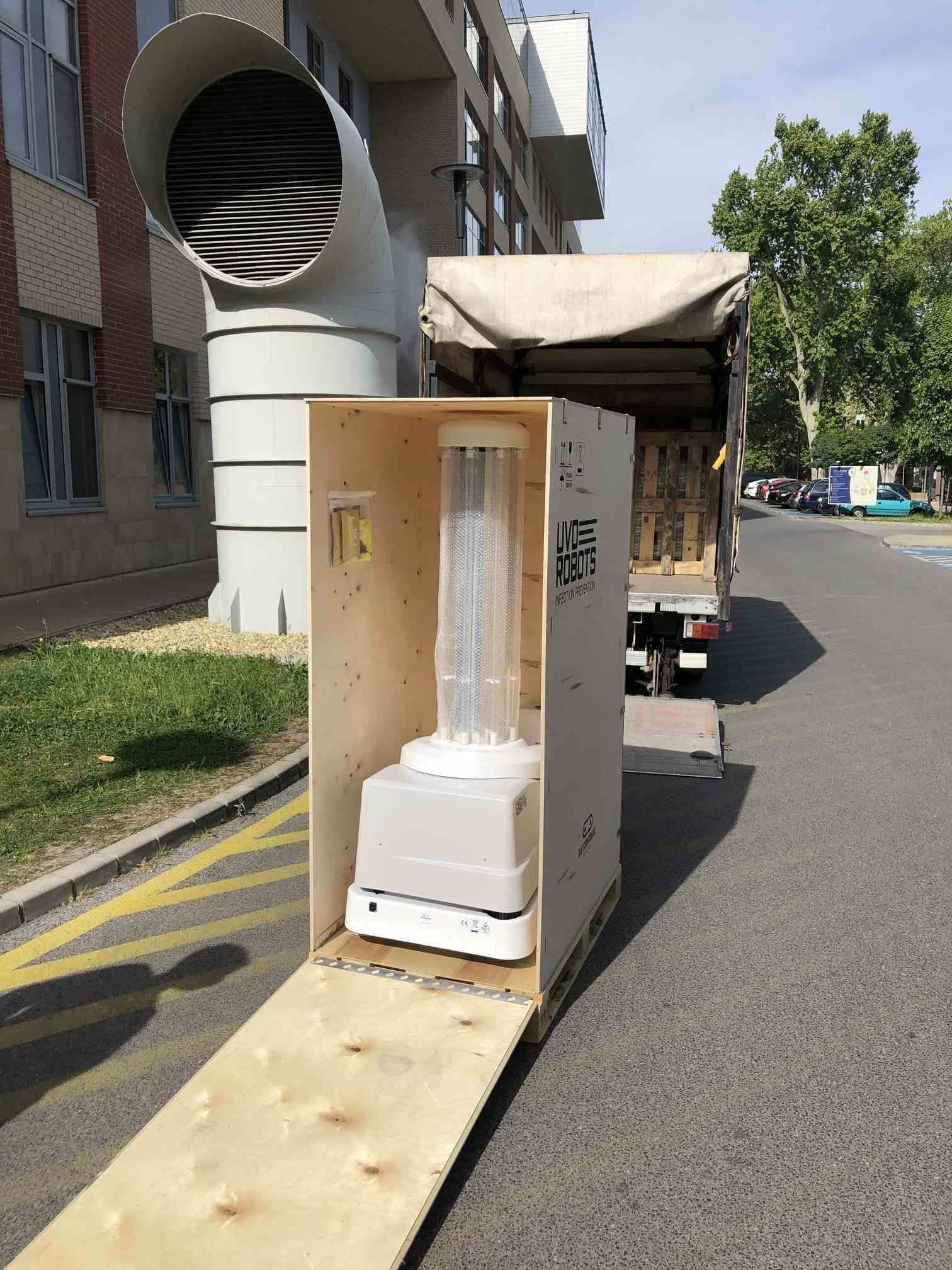 SZE_1_UVD-Robot-arrival-rotated