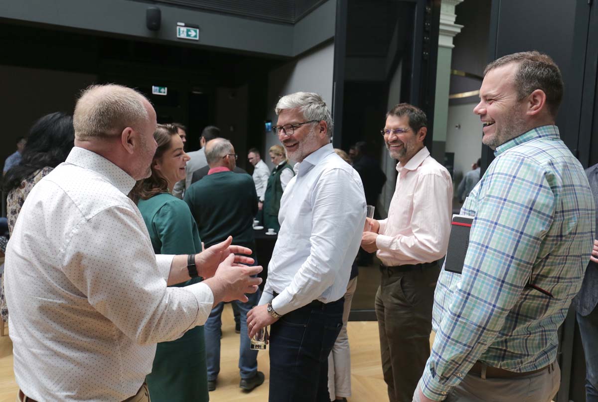 leo_reggeli_fmbsuiness_hu